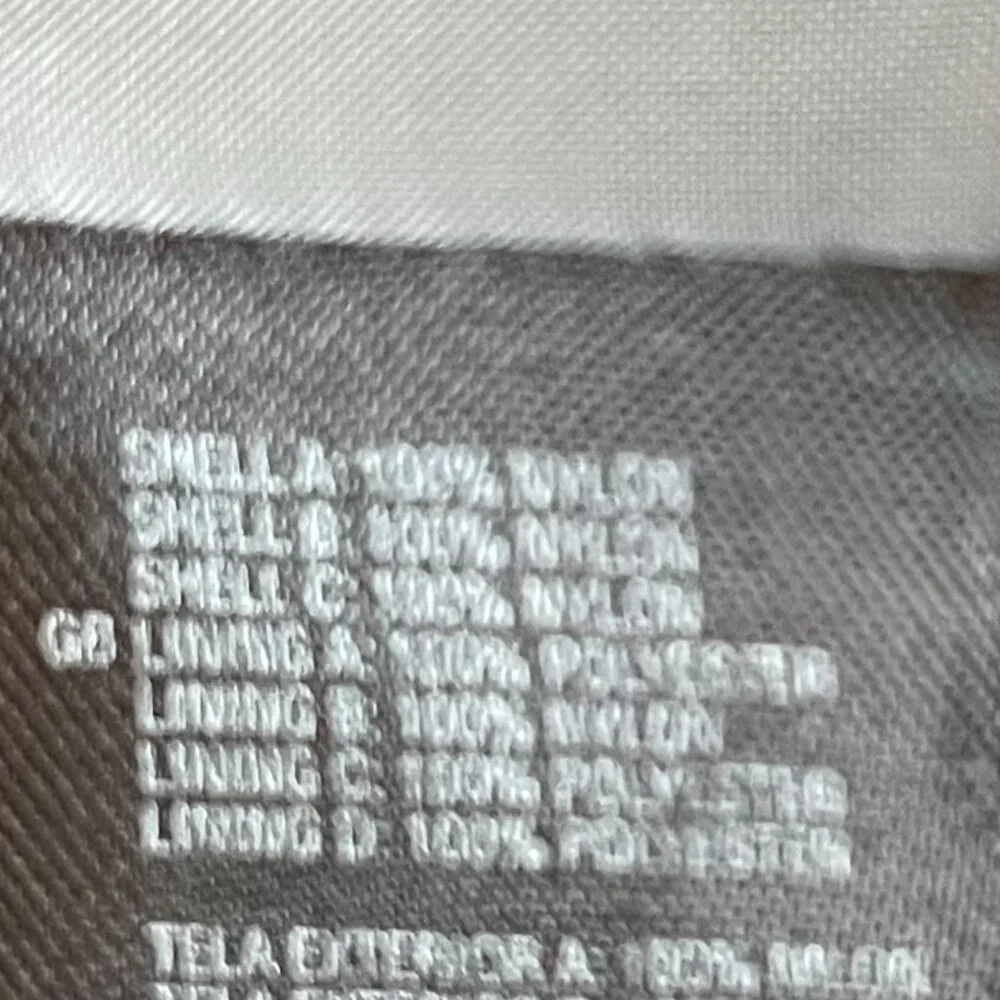 The North Face Women's HyVent Full Zip Jacket‎ - Picture 10 of 12